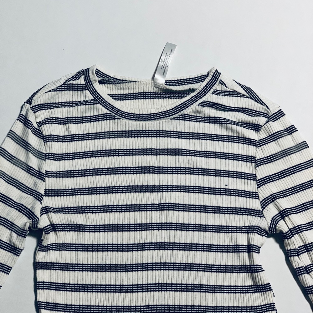 Long Sleeve Ribbed Sweater - Picture 2 of 4